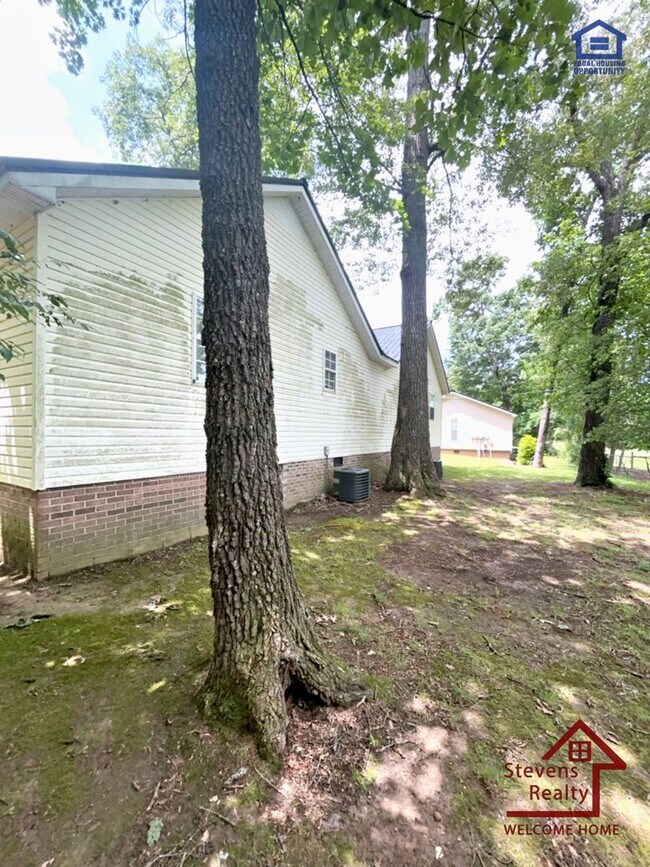 Foto del edificio - 80 Bybee Woods Dr