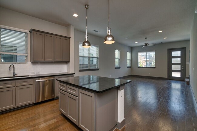 Building Photo - 216 Wimberly St
