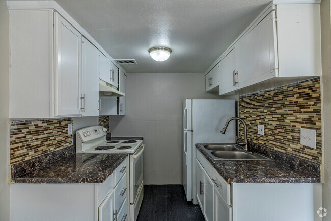 1BR, 1BA - 708SF - Cocina - Camino 2556