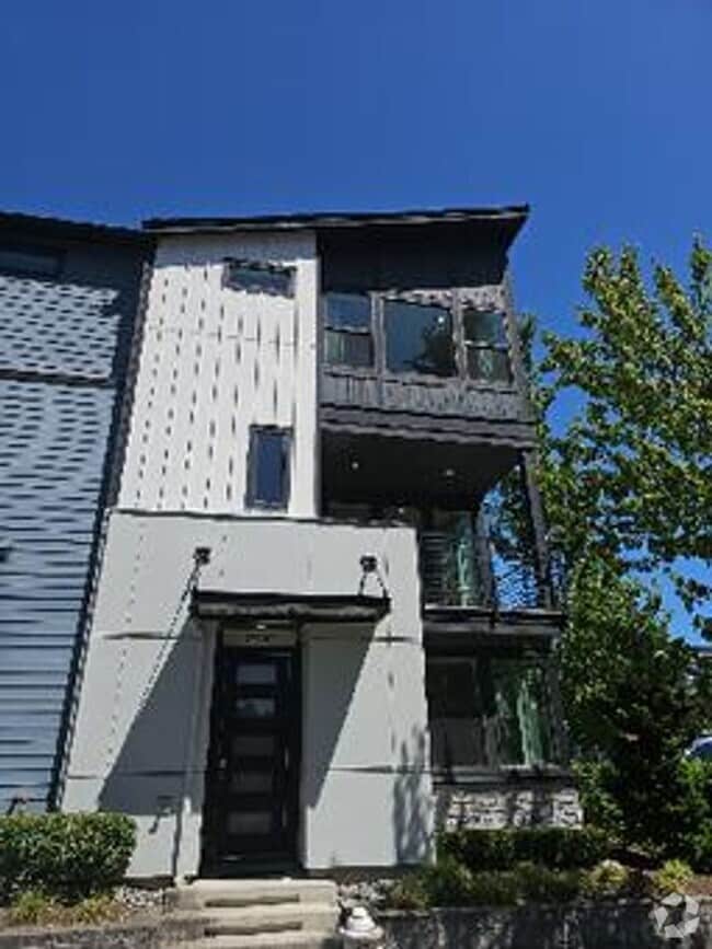 Building Photo - 9710 Main St