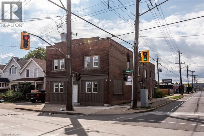 Photo du bâtiment - 104 Beach Rd