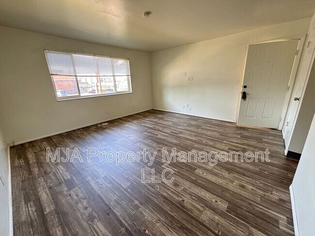 Photo - 1735 Holladay Blvd E Apartment