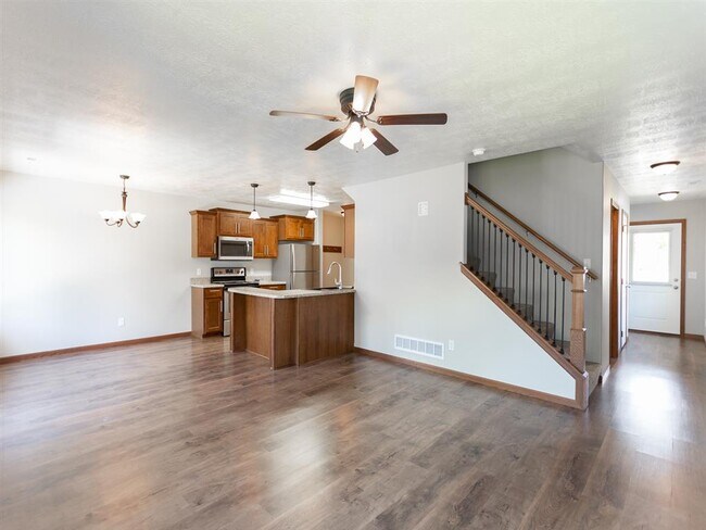 Building Photo - Spring Townhomes