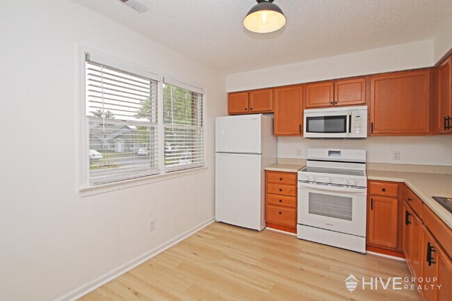 Foto del edificio - Fully Remodeled 3-Bedroom Duplex – Steps f...