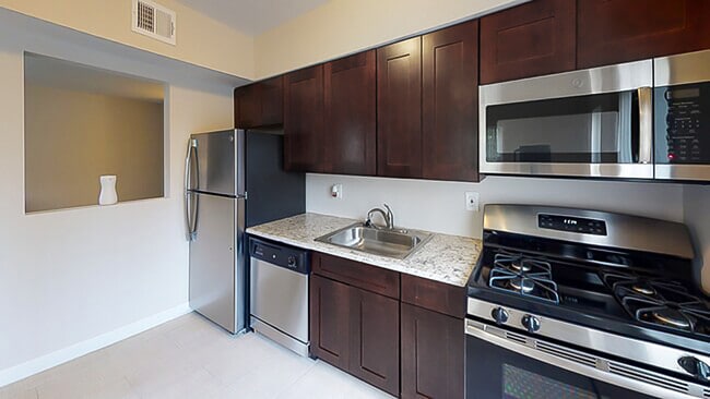 Building Photo - Larchmont Estates