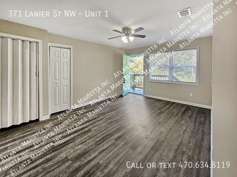 Primary Photo - Beautifully Updated 2/1 on Main Level - Ho...