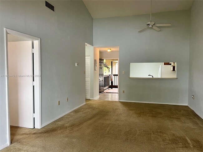 Foto del edificio - 665 SW 113th Way