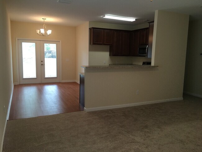 Building Photo - 3 Bedroom, 2 Bath in Eryn's Garden!