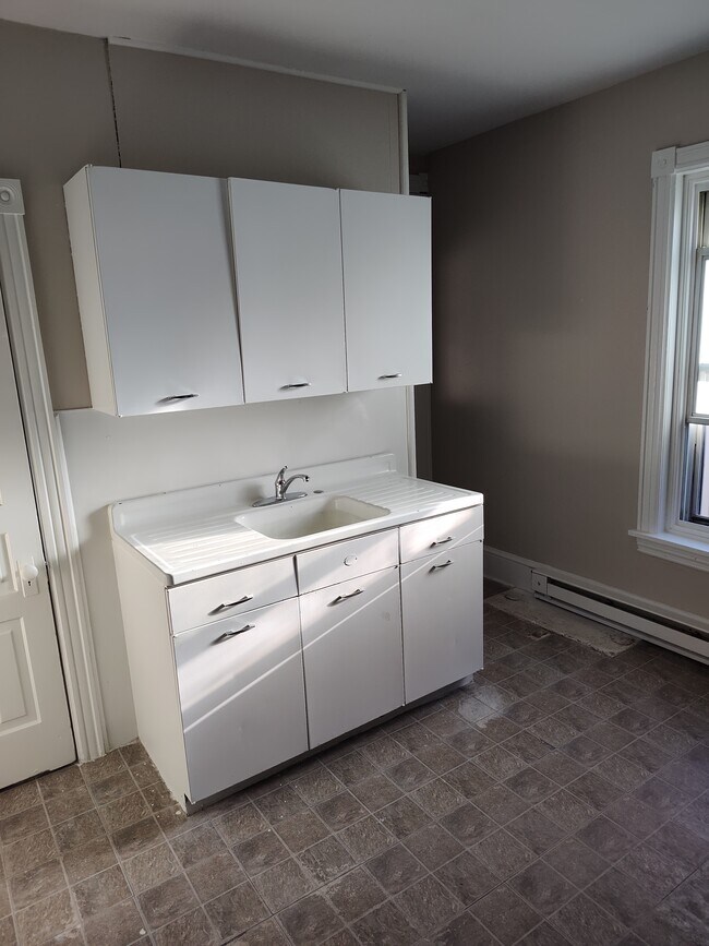 Kitchen Sink - 1224 Eckert Ave