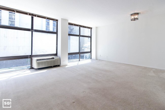 Foto del edificio - GOLD COAST: High Rise, Pool, Walk-in Closet
