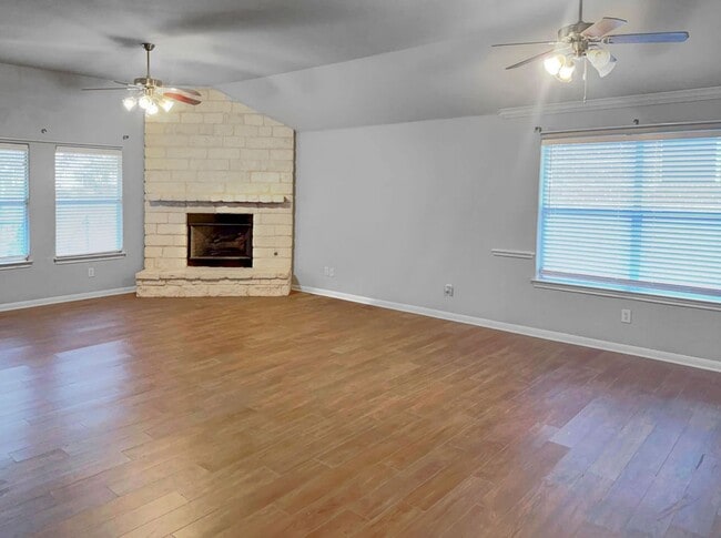 Building Photo - 3627 Globe Willow