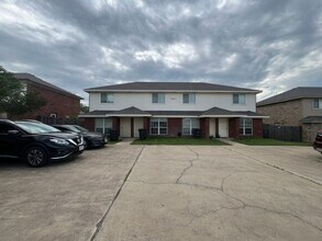 Building Photo - 4411 Abigail Dr