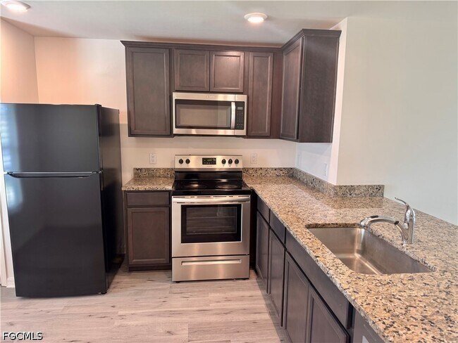 Foto del edificio - 1232 NW 15th Pl