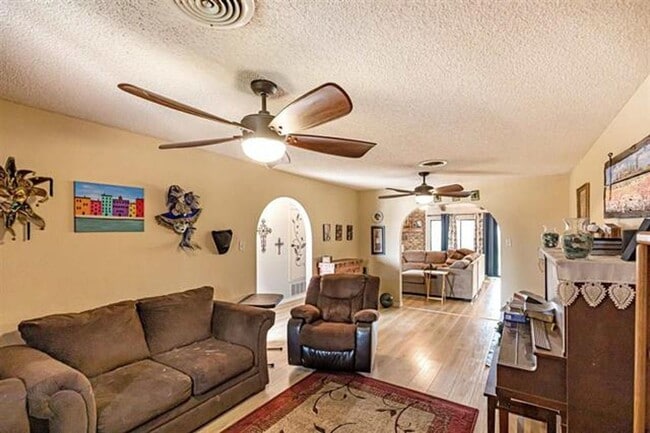 Foto del edificio - Beautiful 4 Bedroom/2 Bath Home