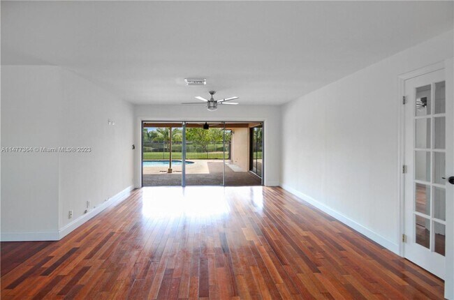 Building Photo - 16619 Waters Edge Dr