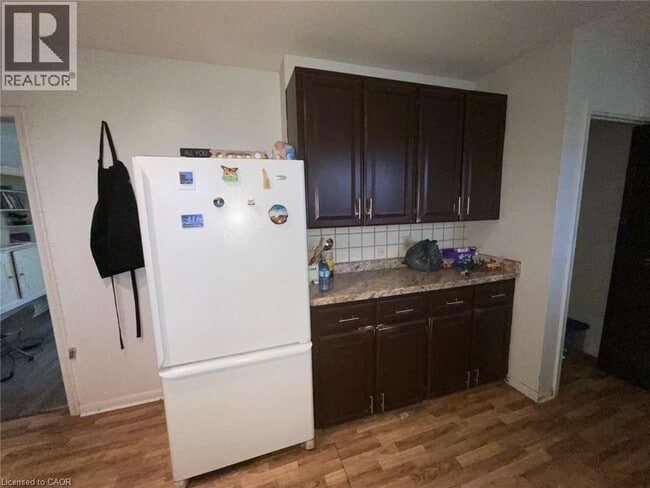 Photo du bâtiment - 415 Mt Pleasant Rd