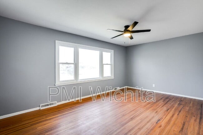 Building Photo - 1433 N Kokomo Ave