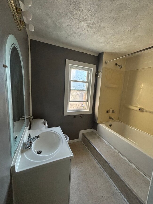 Foto del edificio - Beautifully Renovated 3-Bedroom Home – Sec...
