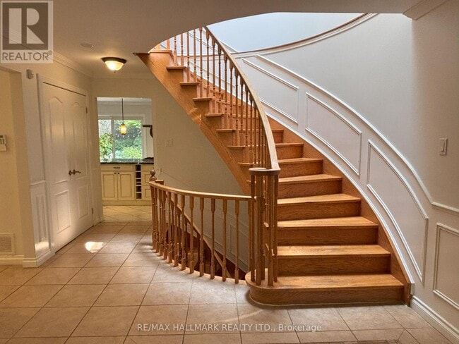 Building Photo - 82 Windermere Crescent