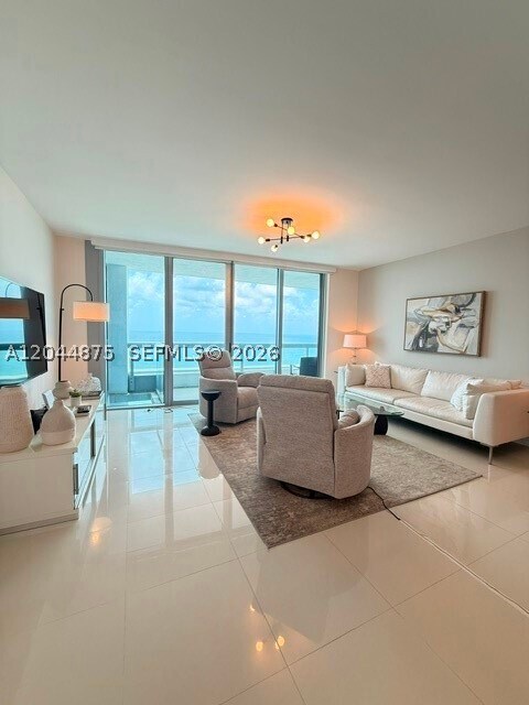 Foto del edificio - 6899 Collins Ave