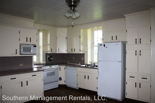 Building Photo - 4 br, 1 bath House - 815 Hess Farm Rd