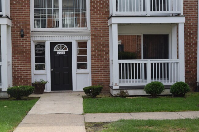 edificio 2 - 2425 Torquay Ave