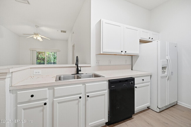 Building Photo - 6081 Maggies Cir