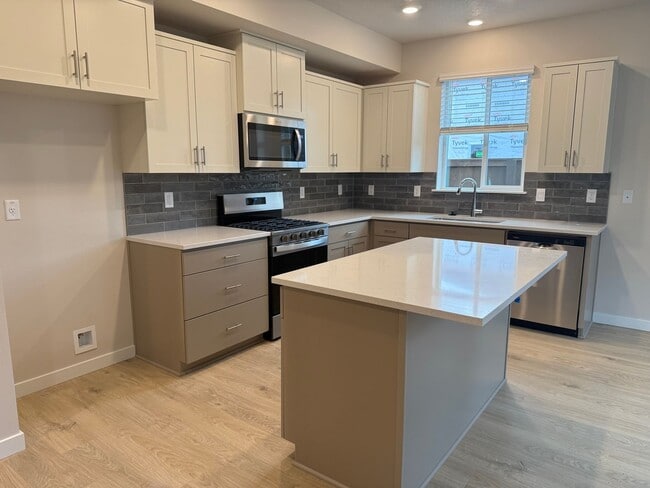 Foto del edificio - Brand New Stunning 5 Bed/3 Bath Home - Steven's Ranch