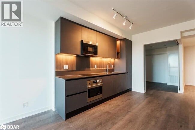 Building Photo - 39 Mary St