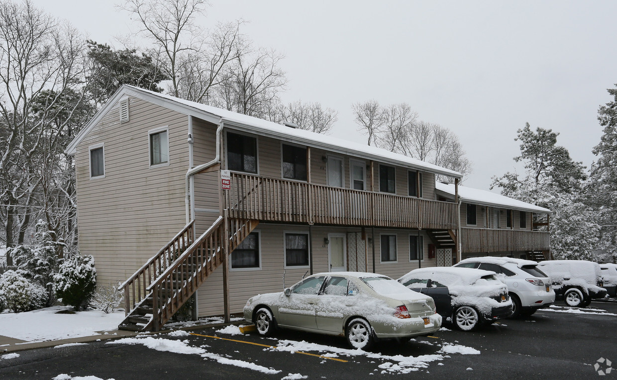 Building Photo - Tiana Pines Garden Apartments