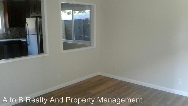 Building Photo - 2 br, 1 bath Apartment - 2247 Cecil Ave