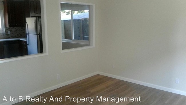 Foto del edificio - 2 br, 1 bath Apartment - 2247 Cecil Ave