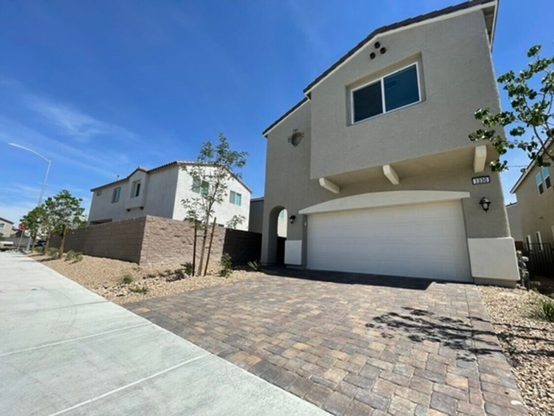Foto principal - BEAUTIFUL 4 BEDROOM + LOFT HOME LOCATED IN...