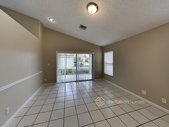 Foto del edificio - 7627 Stirling Bridge Blvd N