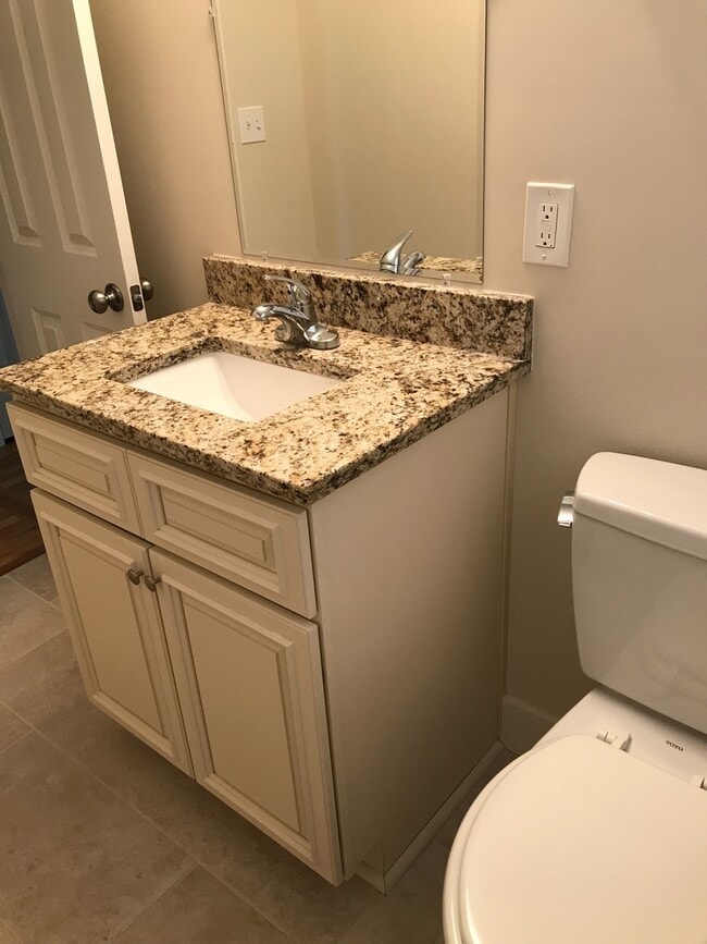 Building Photo - Beautiful Remodeled Two Bedroom House Near...