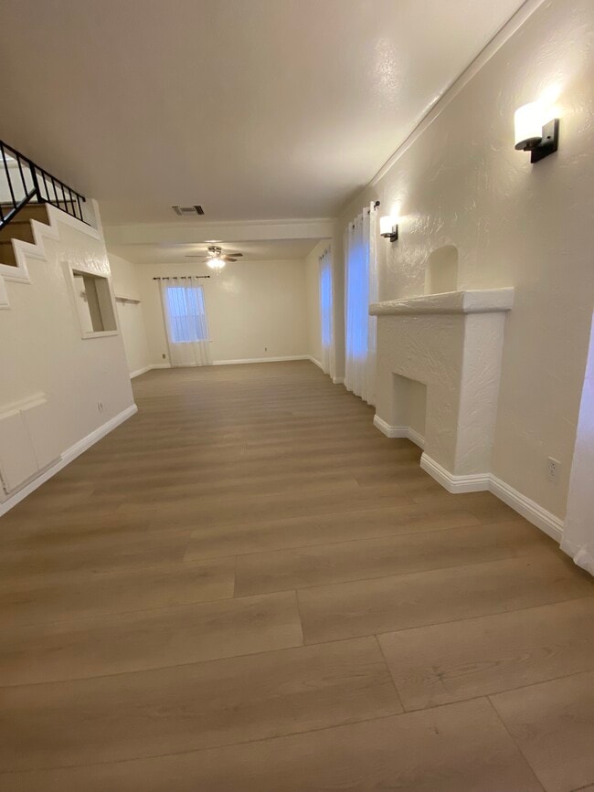 Foto del edificio - 5460 Pine Ave