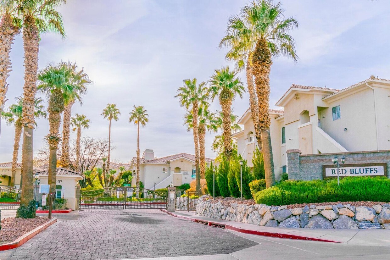 Primary Photo - 2 bed/ 2 bath condo w/ detached gargage