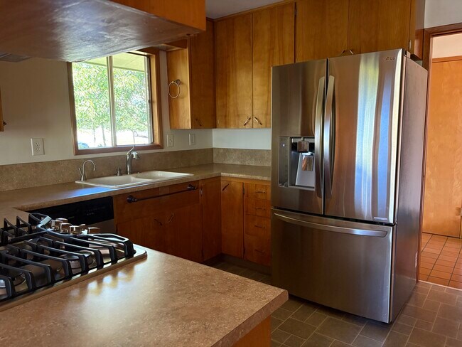 Foto del edificio - 545 NW Elizabeth Dr