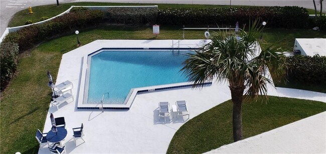 Foto del edificio - 4049 Ocean Dr