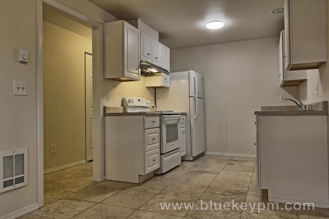 Foto del edificio - 3 Bed, 1.5 Bath Townhouse in Vancouver