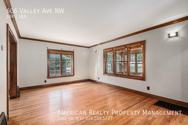 Foto del edificio - 606 Valley Ave NW