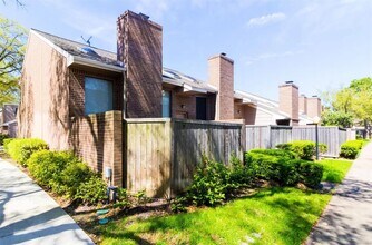 Building Photo - 13828 Hollowgreen Dr