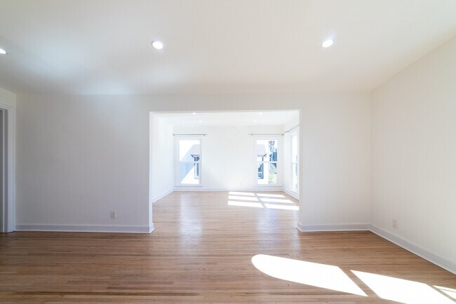 Foto del edificio - 5065 Edgewood Pl