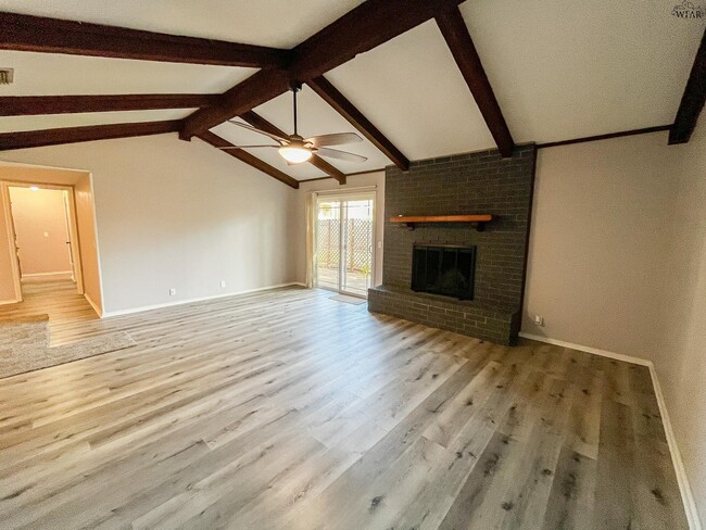 Foto del edificio - 5533 Briargrove Dr