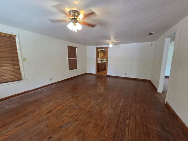 Foto del edificio - 3414 Riverside Dr