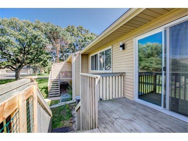 Foto del edificio - Updated Townhome in Coon Rapids!!  3bed/2bath