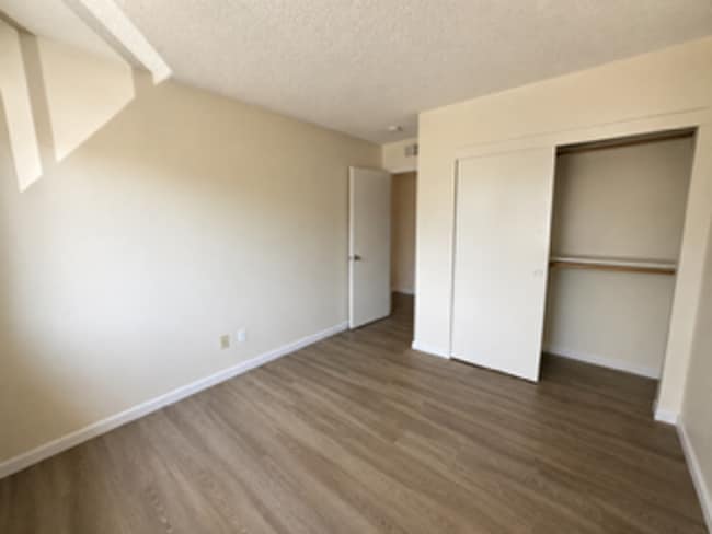 Building Photo - 2117 Palisade Ave
