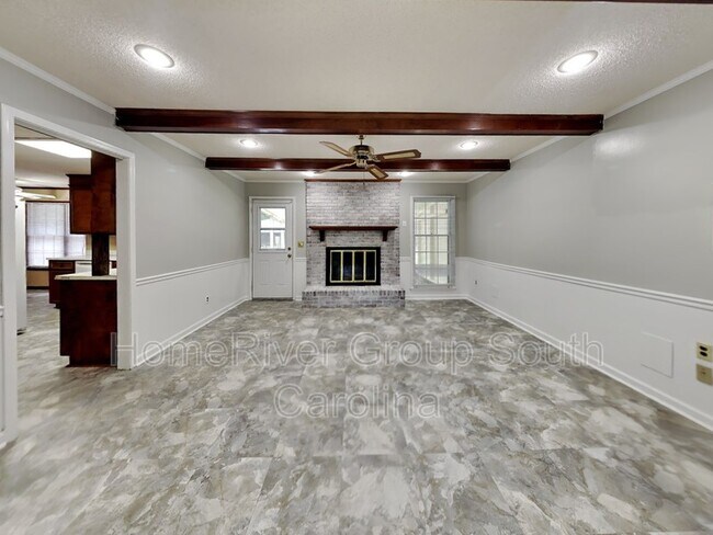 Building Photo - 889 Twin Lakes Dr