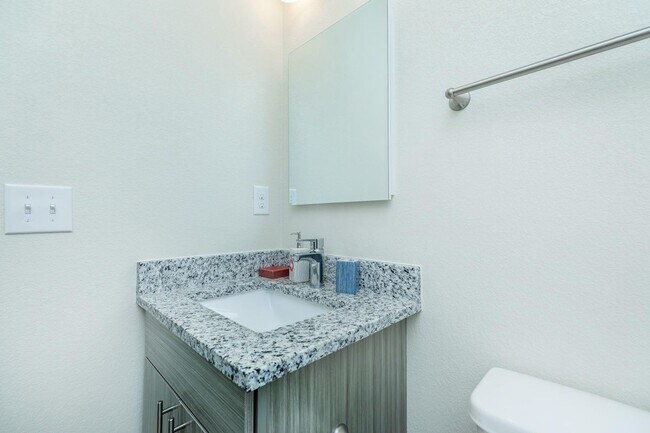 Foto del edificio - 1201 W Whitestone Blvd