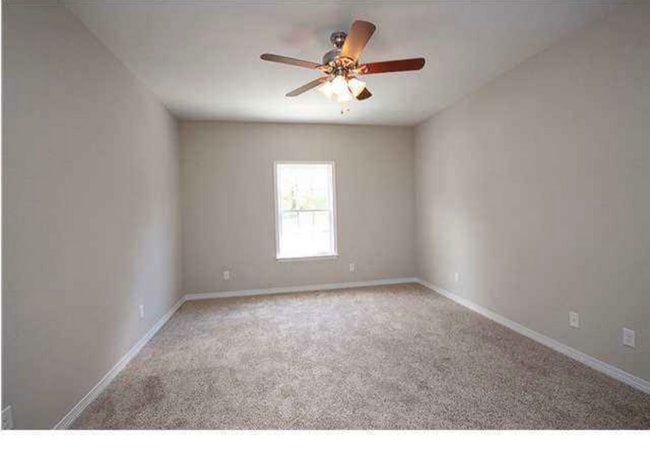 Foto del edificio - 992 Leigh Ann Ln